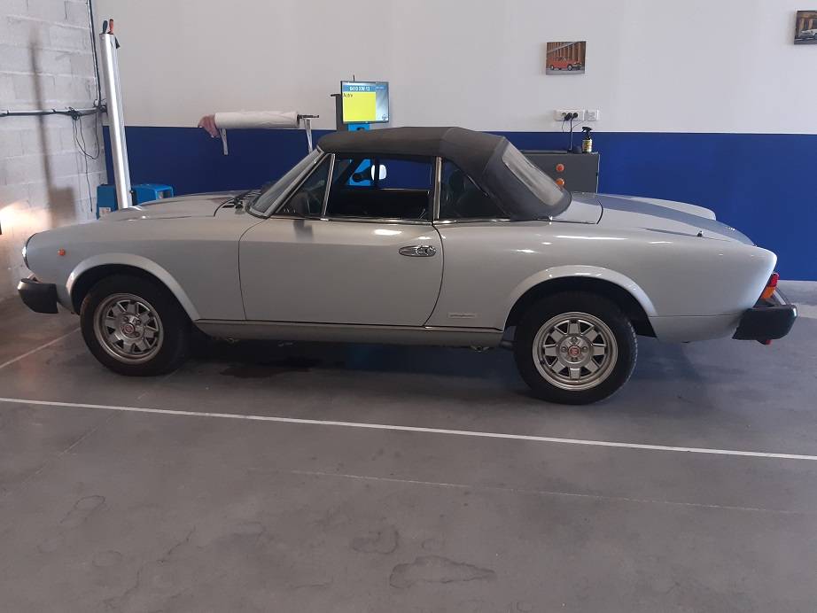voiture grise