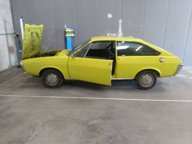 voiture jaune