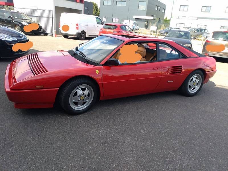 voiture rouge
